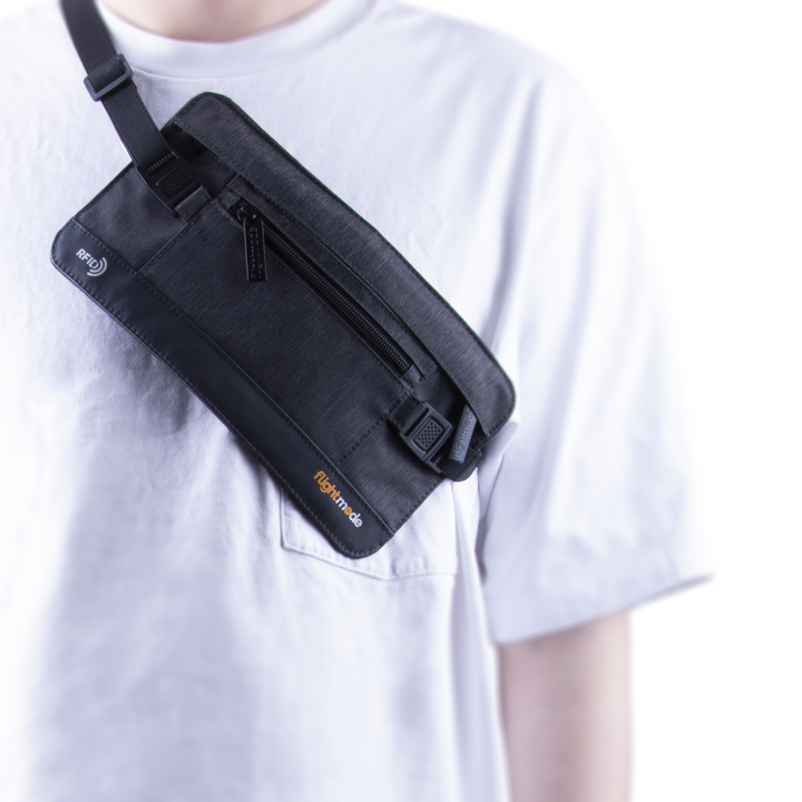 Man wearing the Waist Bag