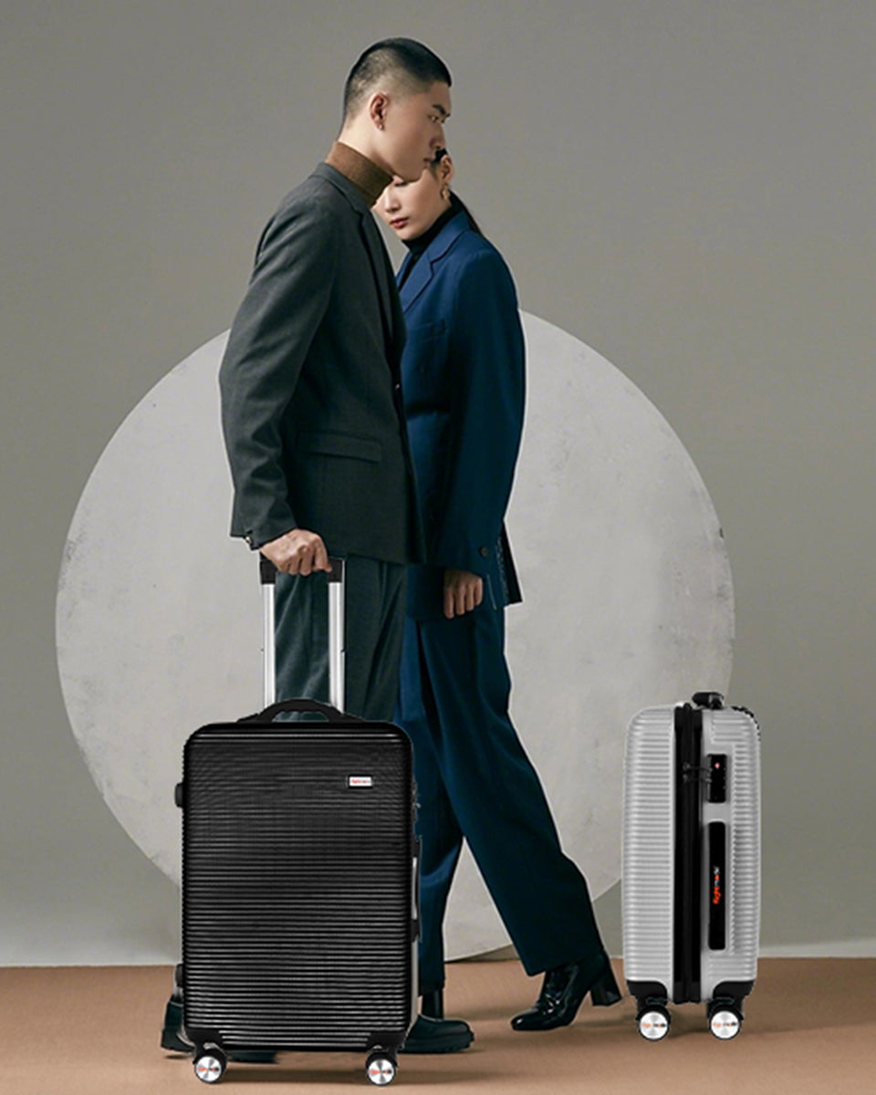 3-Piece Digital Luggage Set (20″/24″/28″) with Weighing Scale & USB Charging – Black