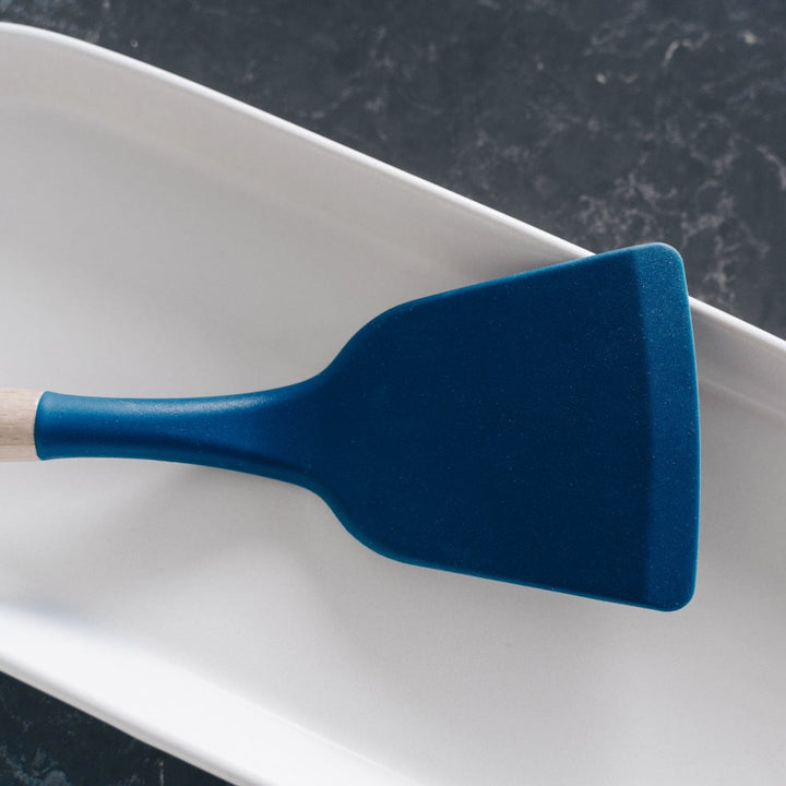 Clevinger 2pcs Beechwood & silicone turner navy