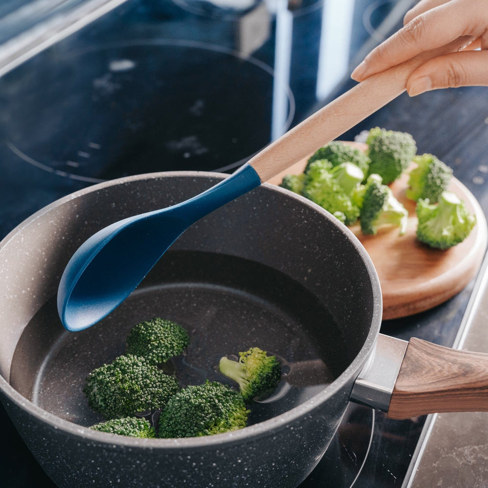 Clevinger 2pcs Beechwood & silicone spoon navy